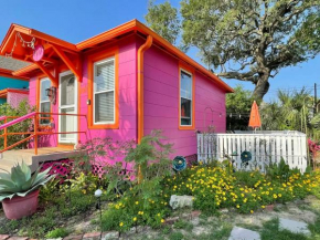 Charming Garden Cottage with Porretto Beach Pass!